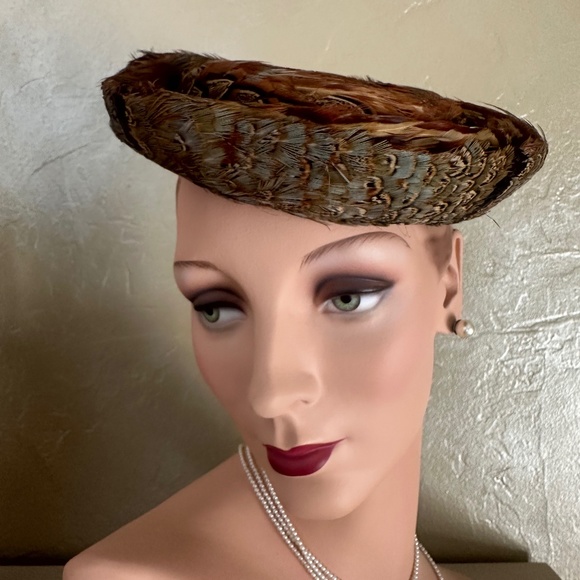 ARTFUL 1940s' PHEASANT FEATHER TILT HAT + PEARL & RHINESTONE HATPIN